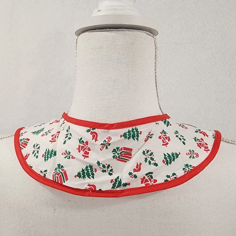 Vintage Christmas Apron‎ Red White Green Holiday Print with Attached Hand Towel